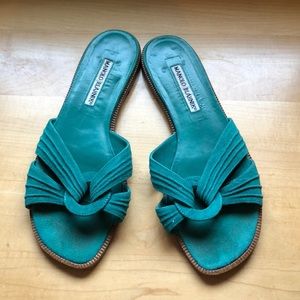 Manola blahnik green suede flat sandals